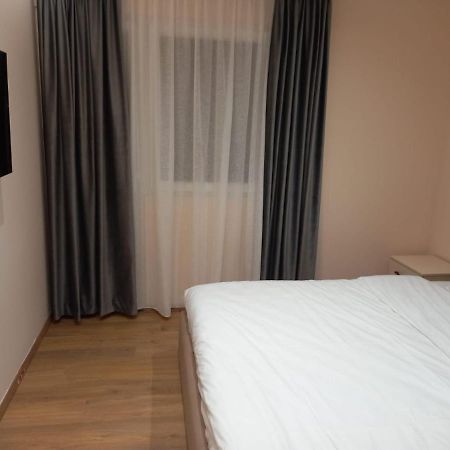 Djakbe Hotel Tirana Esterno foto