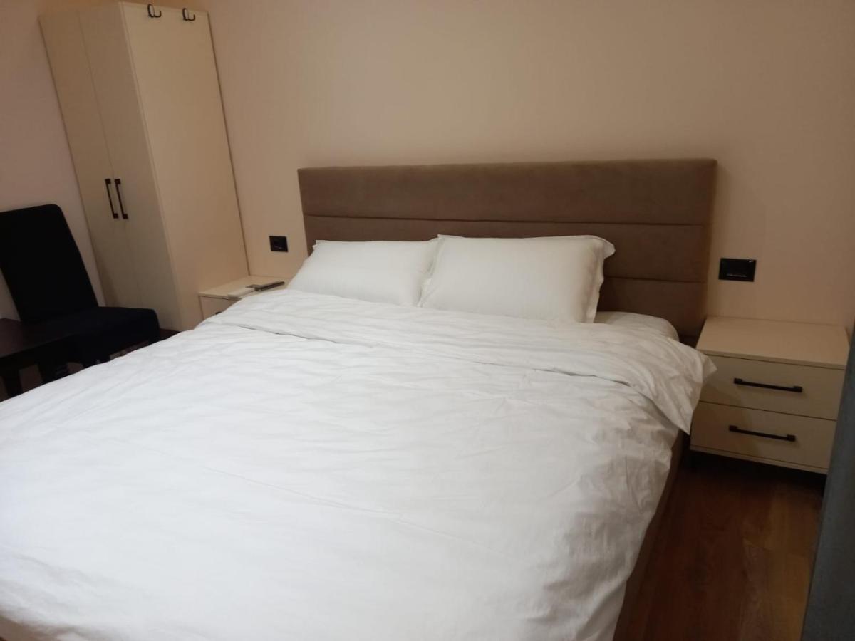 Djakbe Hotel Tirana Esterno foto